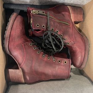 Freebird Cavalier Wine Multi Size 8 BNIB